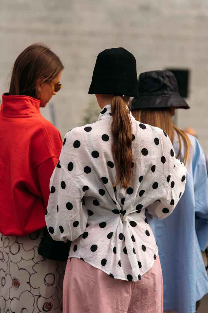 Los lunares han invadido el 'street style' y las redes sociales