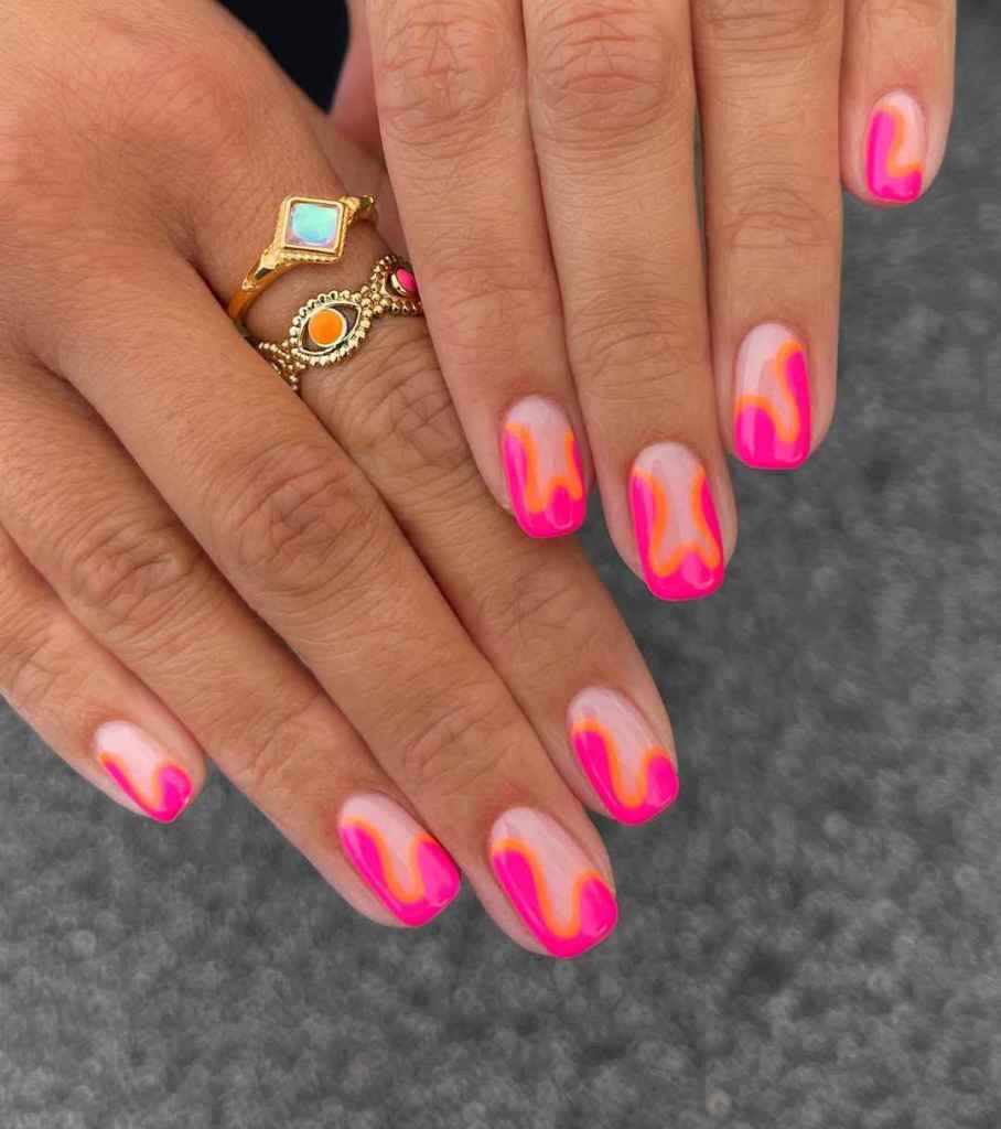 El rosa y el naranja encajan a la perfección en la manicura