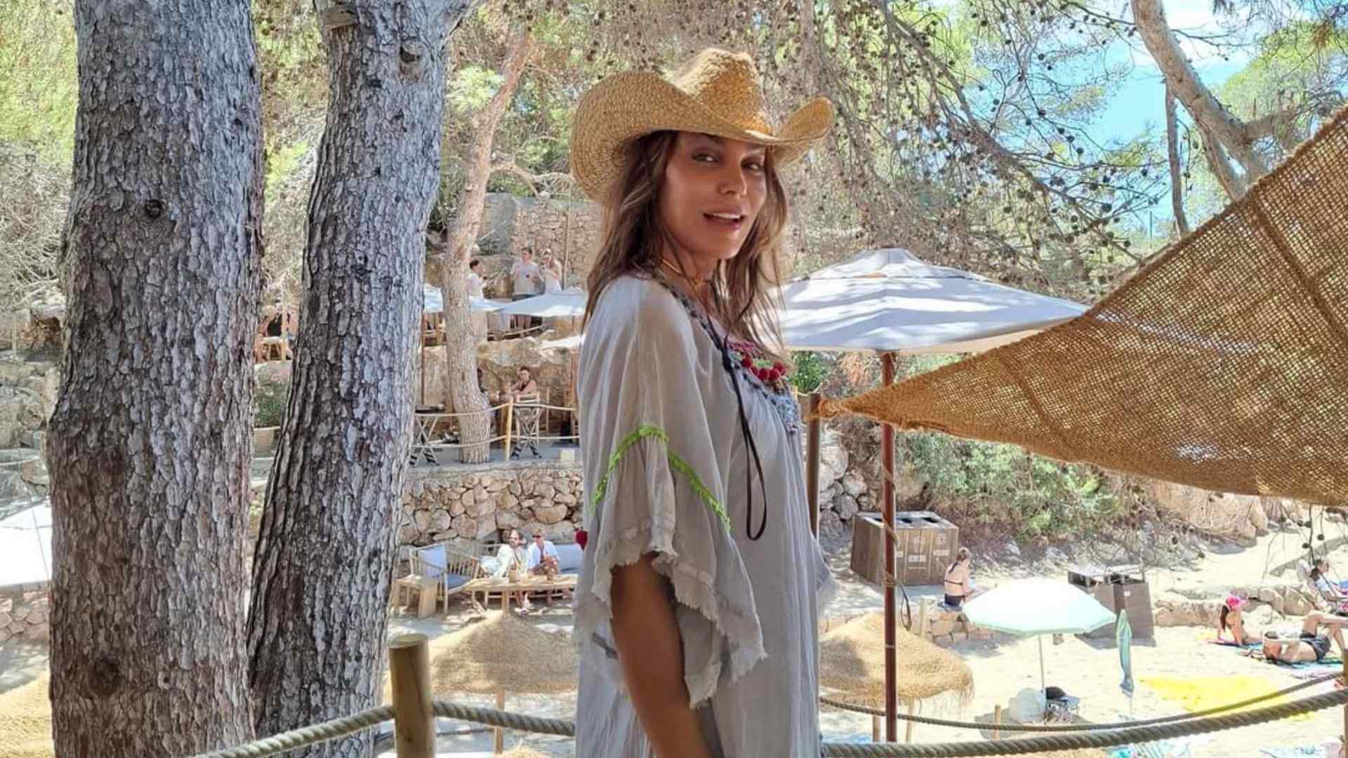 Mar Flores ha presumido de un caftán de flores 'made in Spain' que queremos todas