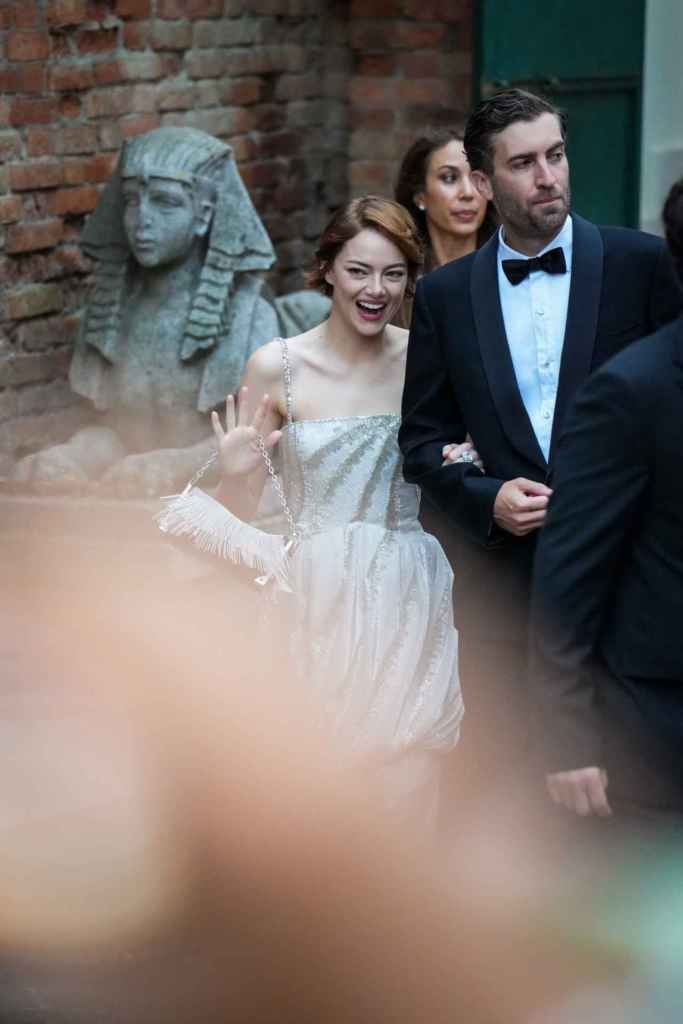 Emma Stone luciendo su pixie en el Festival de Venecia