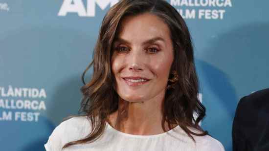 El vestido efecto vientre plano de la reina Letizia en el Atlántida Film Fest de Mallorca