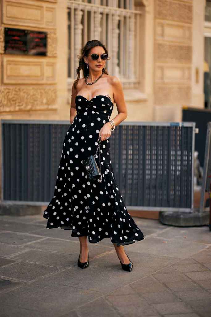 Los vestidos de lunares son un clásico que nunca falla