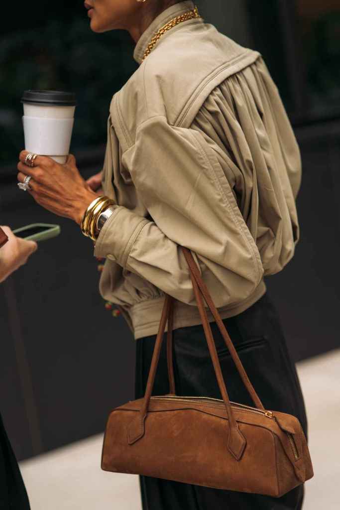 Nueva York está plagado de bolsos de ante marrón 