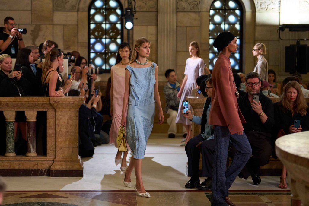 Desfile de Tory Burch Primavera/Verano 2026 en la Semana de la Moda de Nueva York