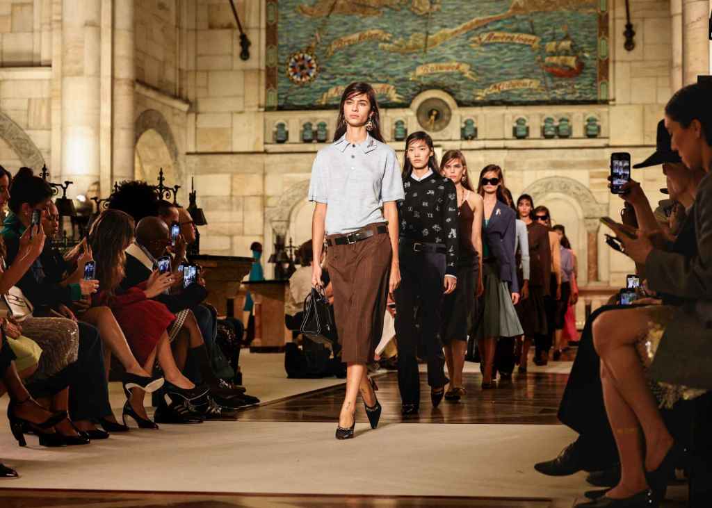 Desfile de Tory Burch Primavera/Verano 2026 en la Semana de la Moda de Nueva York