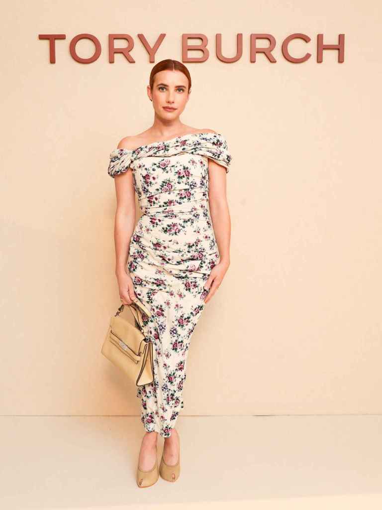 Emma Roberts en el desfile Primavera/Verano 2026 de Tory Burch en la Semana de la Moda de Nueva York