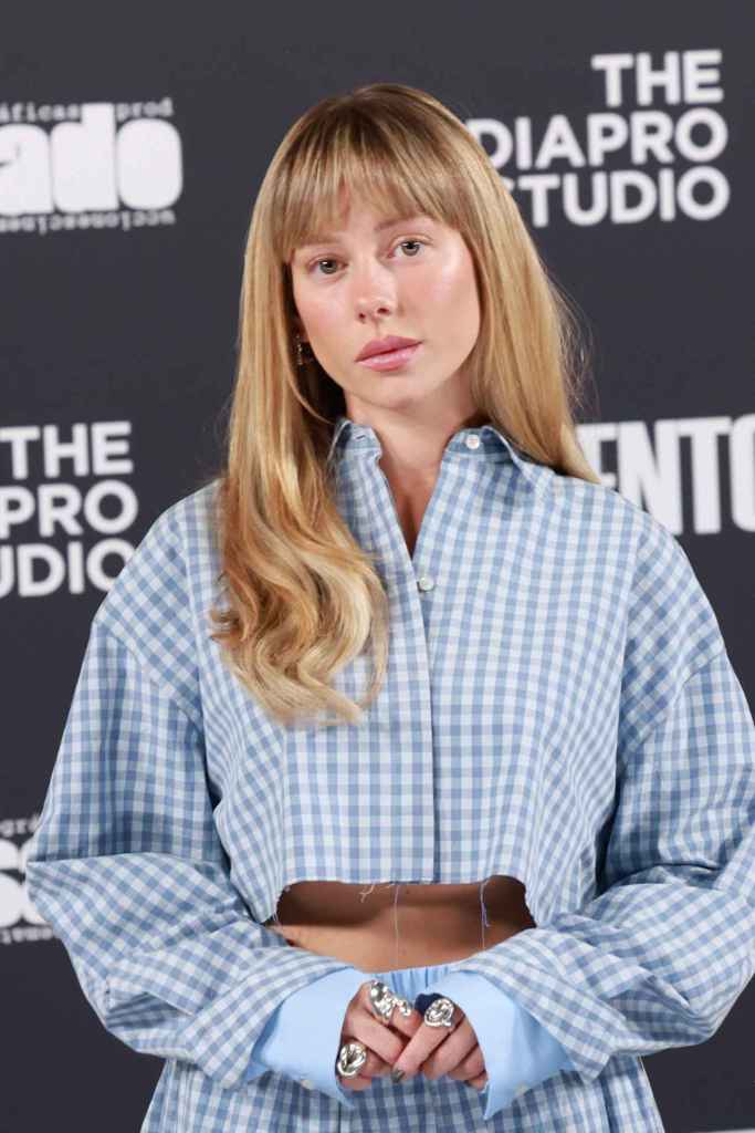 El nuevo look de Ester Expósito con flequillo