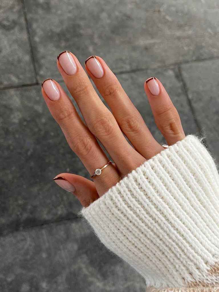 La manicura francesa en tonos marrones puede ser una forma de innovar 