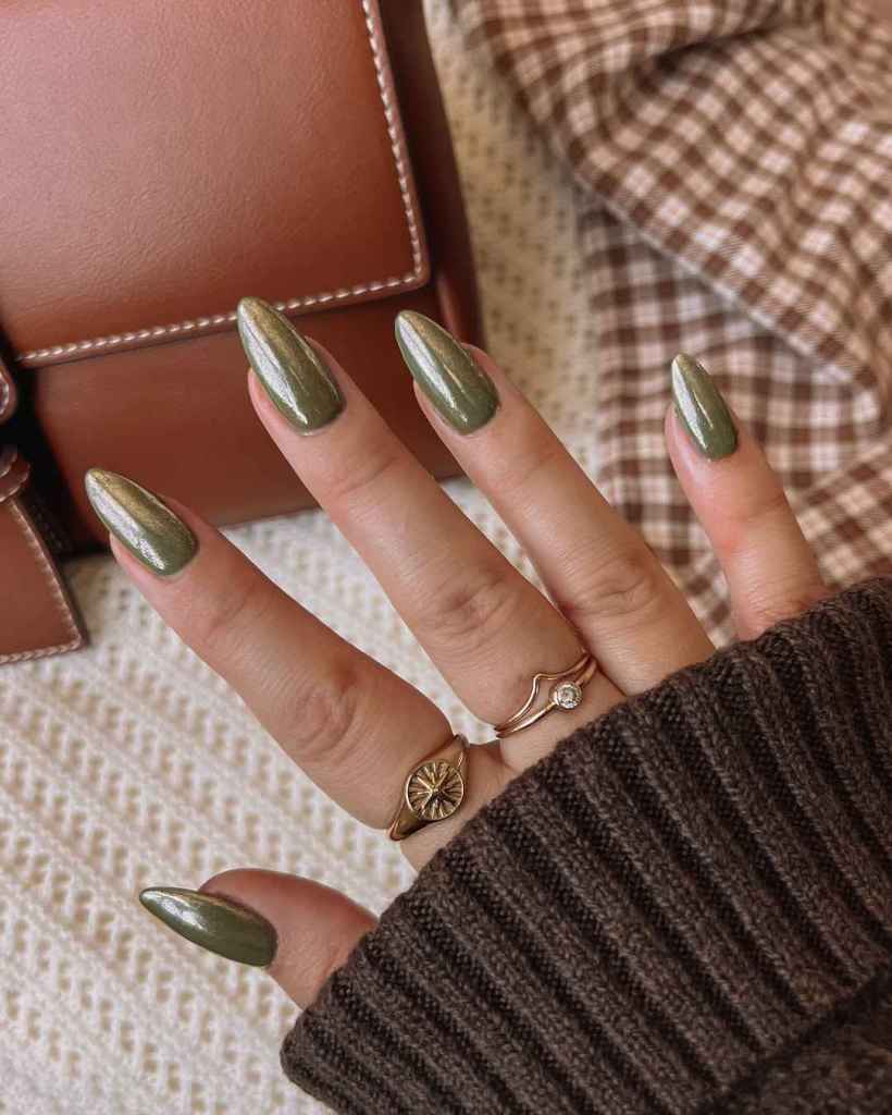 El verde oliva es uno de los colores de la temporada