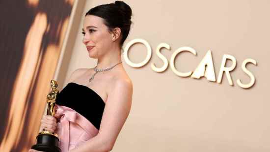 Mikey Madison con su Dior Coture vintage de 1956 en los Premios Oscar de 2025