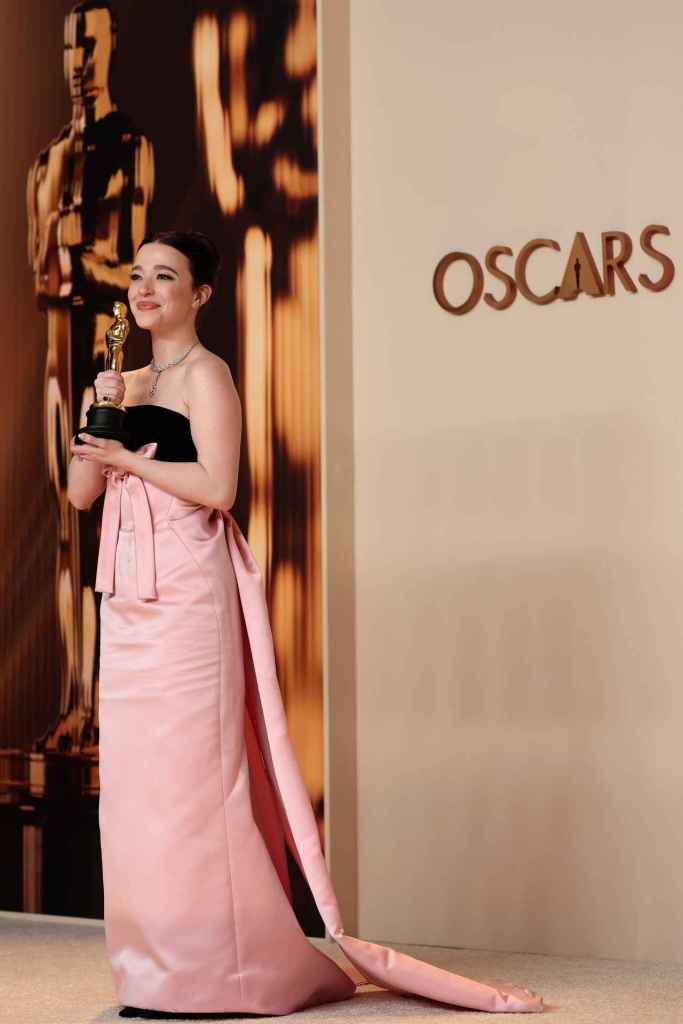 Mikey Madison con su Dior Coture vintage de 1956 en los Premios Oscar de 2025