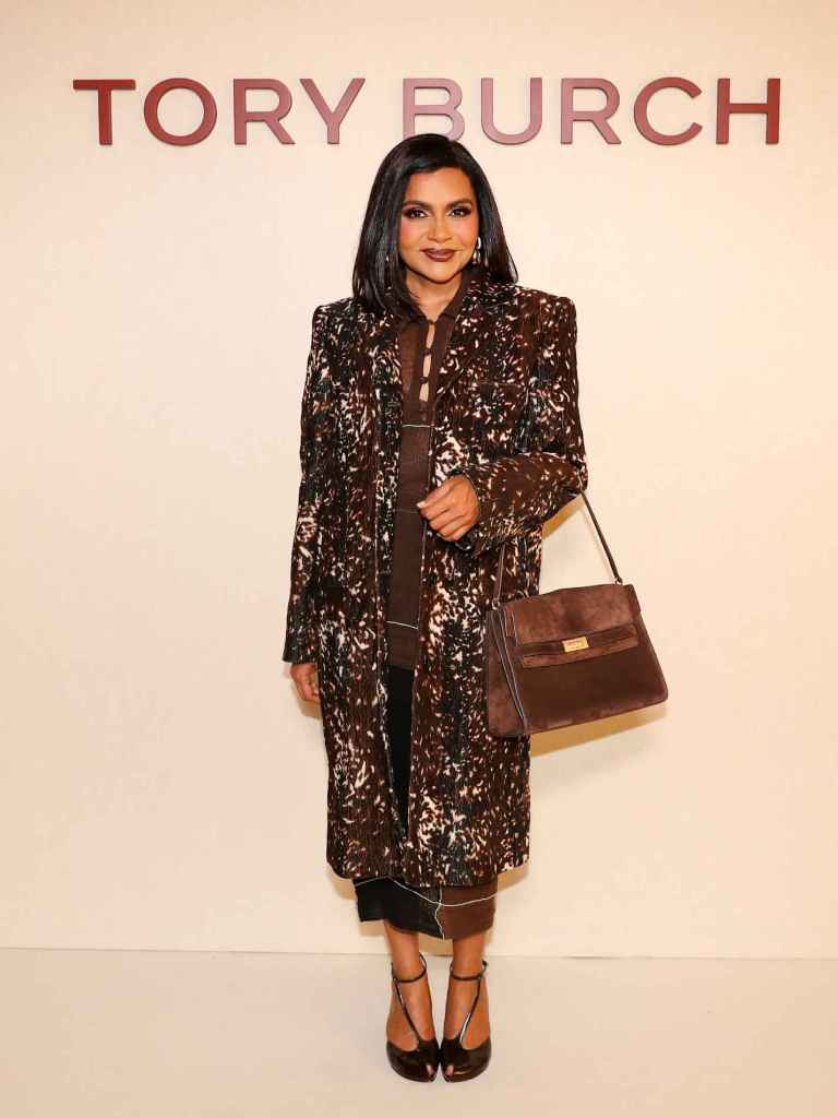 Mindy Kaling en el desfile Primavera/Verano 2026 de Tory Burch en la Semana de la Moda de Nueva York