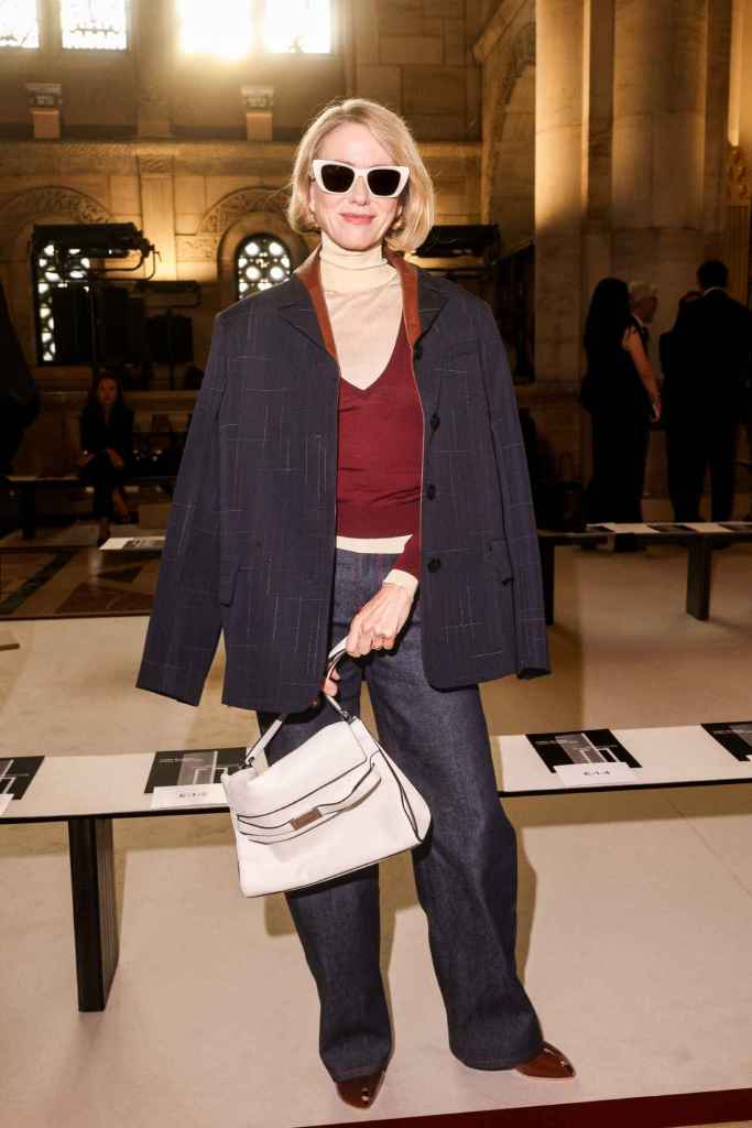 Naomi Watts en el desfile Primavera/Verano 2026 de Tory Burch en la Semana de la Moda de Nueva York