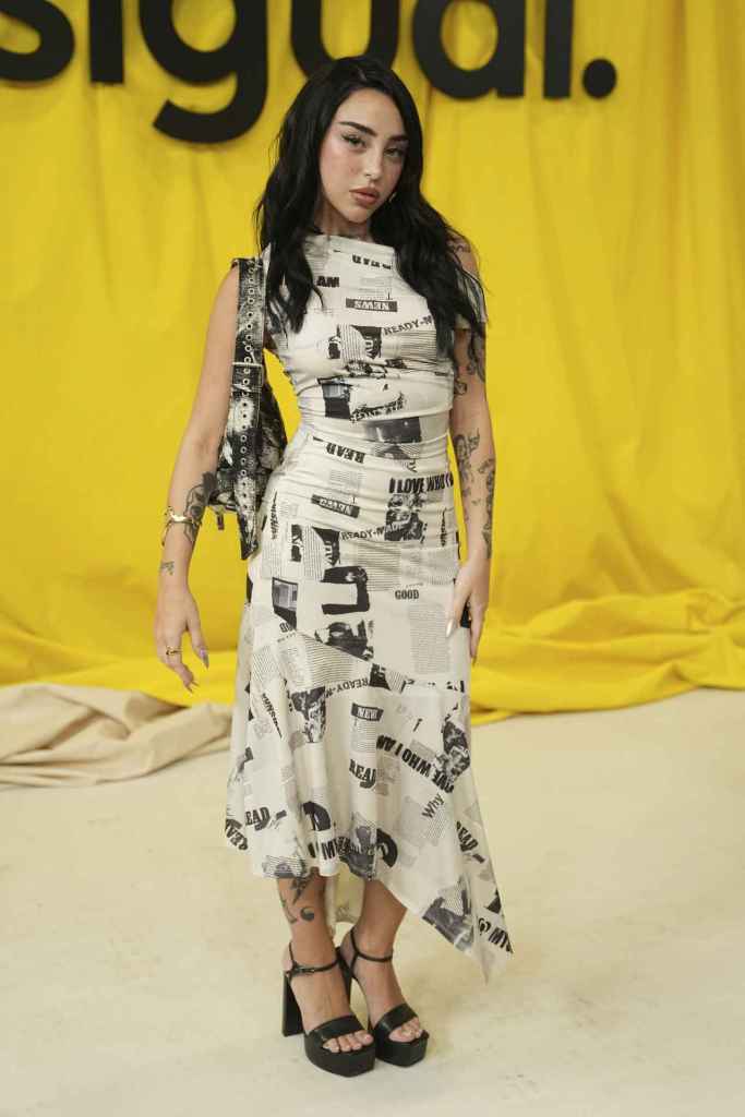 Nicki Nicole en el desfile de Desigual en Barcelona