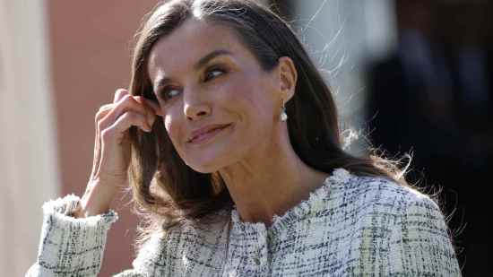 La reina Letizia ha encontrado la chaqueta de Massimo Dutti que arrasará este otoño-invierno