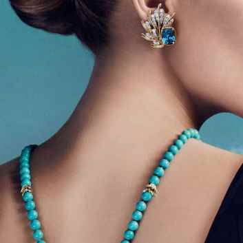 La modelo Abby Champion en las fotografías de la nueva colección Bird on a Rock de Tiffany & Co