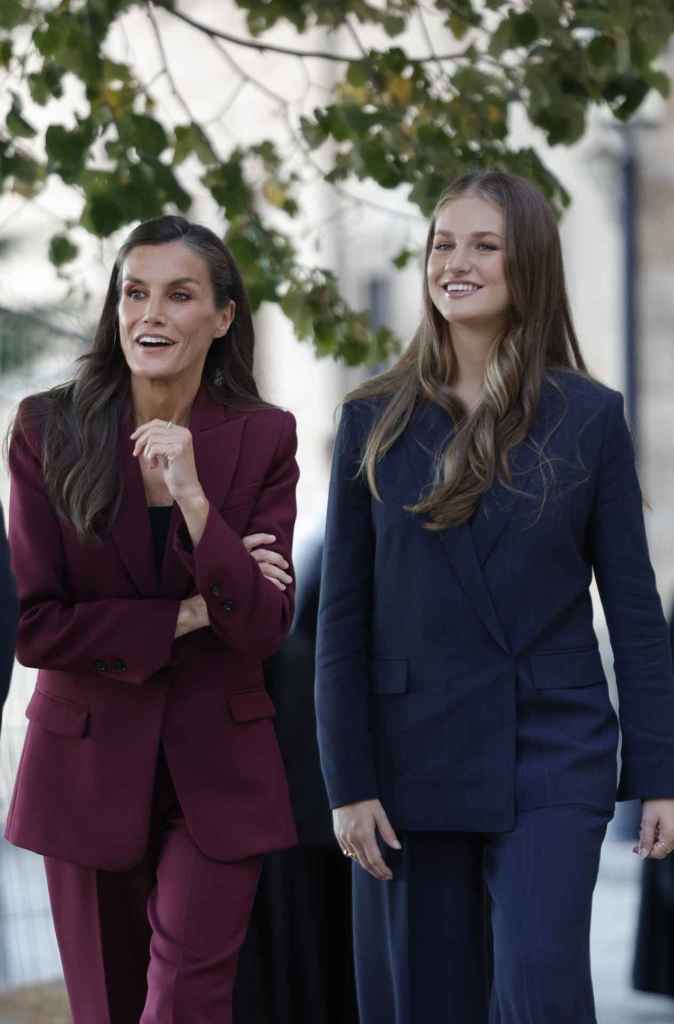 La reina Letizia y la princesa Leonor en su visita al Palacio del Gobierno de Navarra