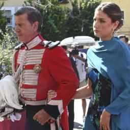 Amina Martínez de Irujo con su padre Cayetano en su boda