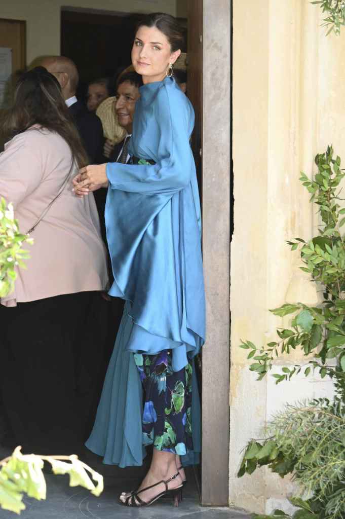 El look de Amina Martínez de Irujo para la boda de su padre junto a Bárbara Mirjan