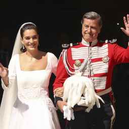 Cayetano Martínez de Irujo y Bárbara Mirjan en su boda