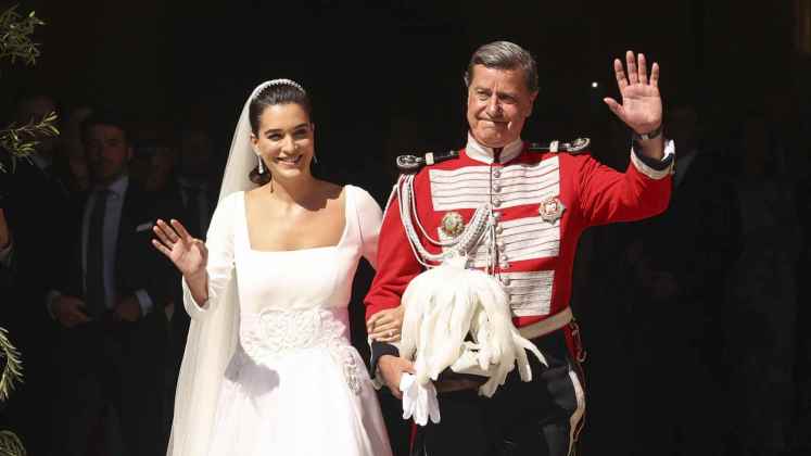 Cayetano Martínez de Irujo y Bárbara Mirjan en su boda