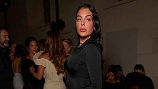 Georgina Rodríguez en el desfile de Balenciaga en la Semana de la Moda de París