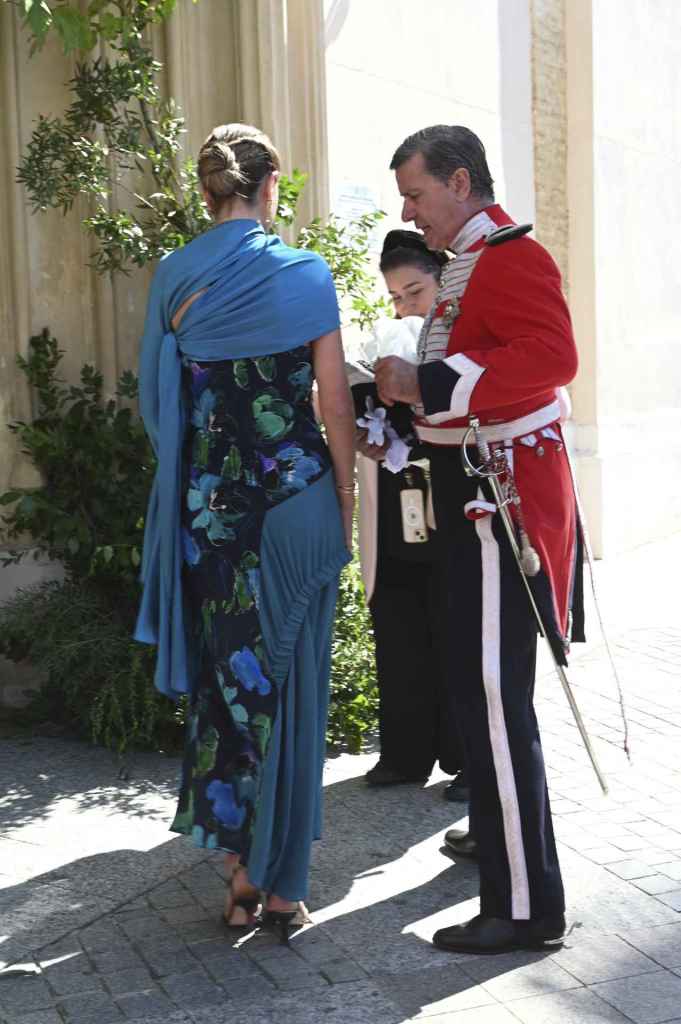 El look de Amina Martínez de Irujo para la boda de su padre junto a Bárbara Mirjan 