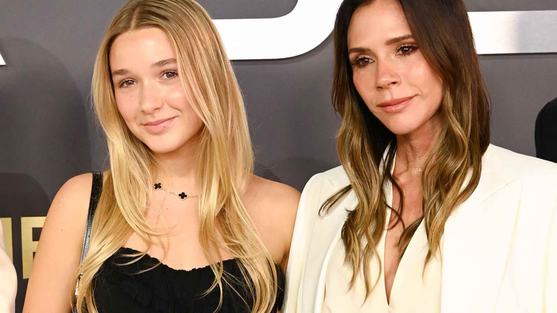 Victoria Beckham y su hija Harper Beckham en la première del documental 'Victoria Beckham'