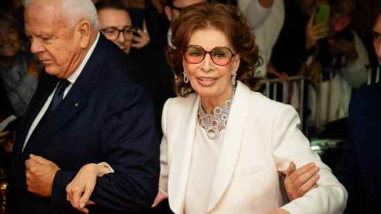 Así ha sido el look de Sophia Loren para la boda de su hijo