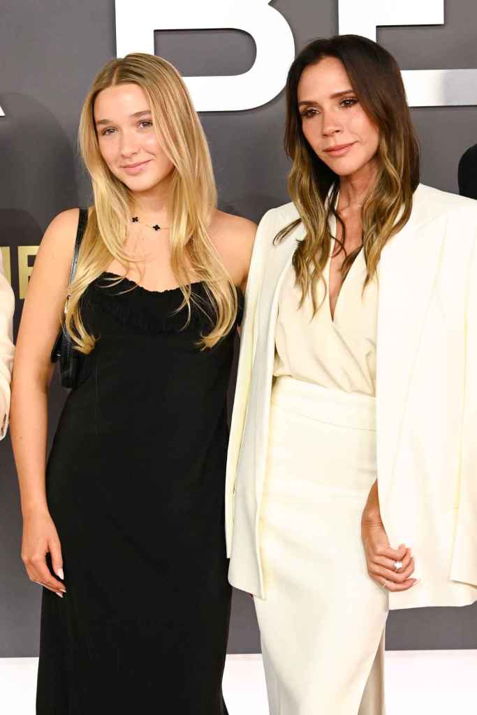 Victoria Beckham y su hija Harper Beckham en la première del documental 'Victoria Beckham'
