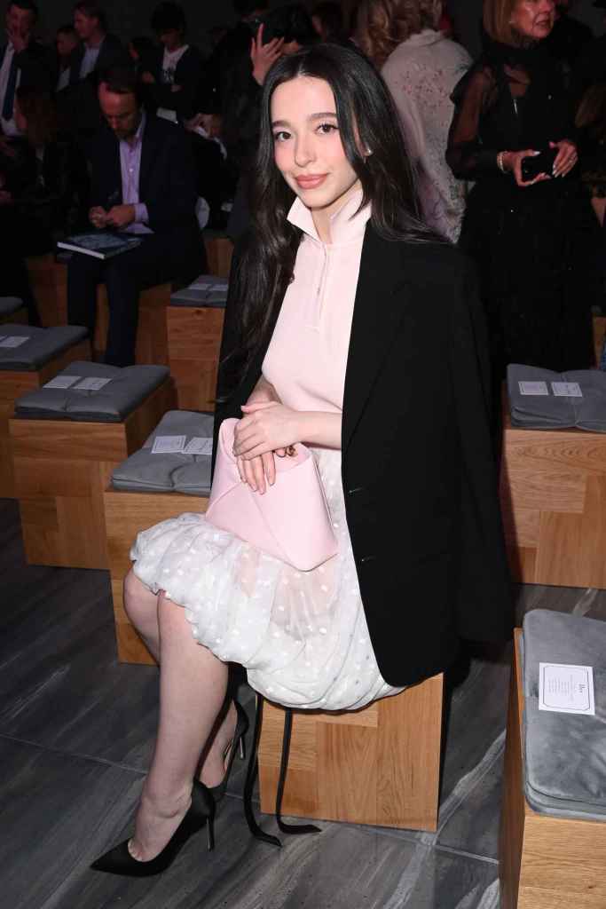 Mikey Madison en el desfile de Dior en la Semana de la Moda de París 