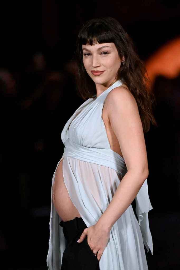 El look premamá de Úrsula Corberó en el desfile de Chanel en la Semana de la Moda de París