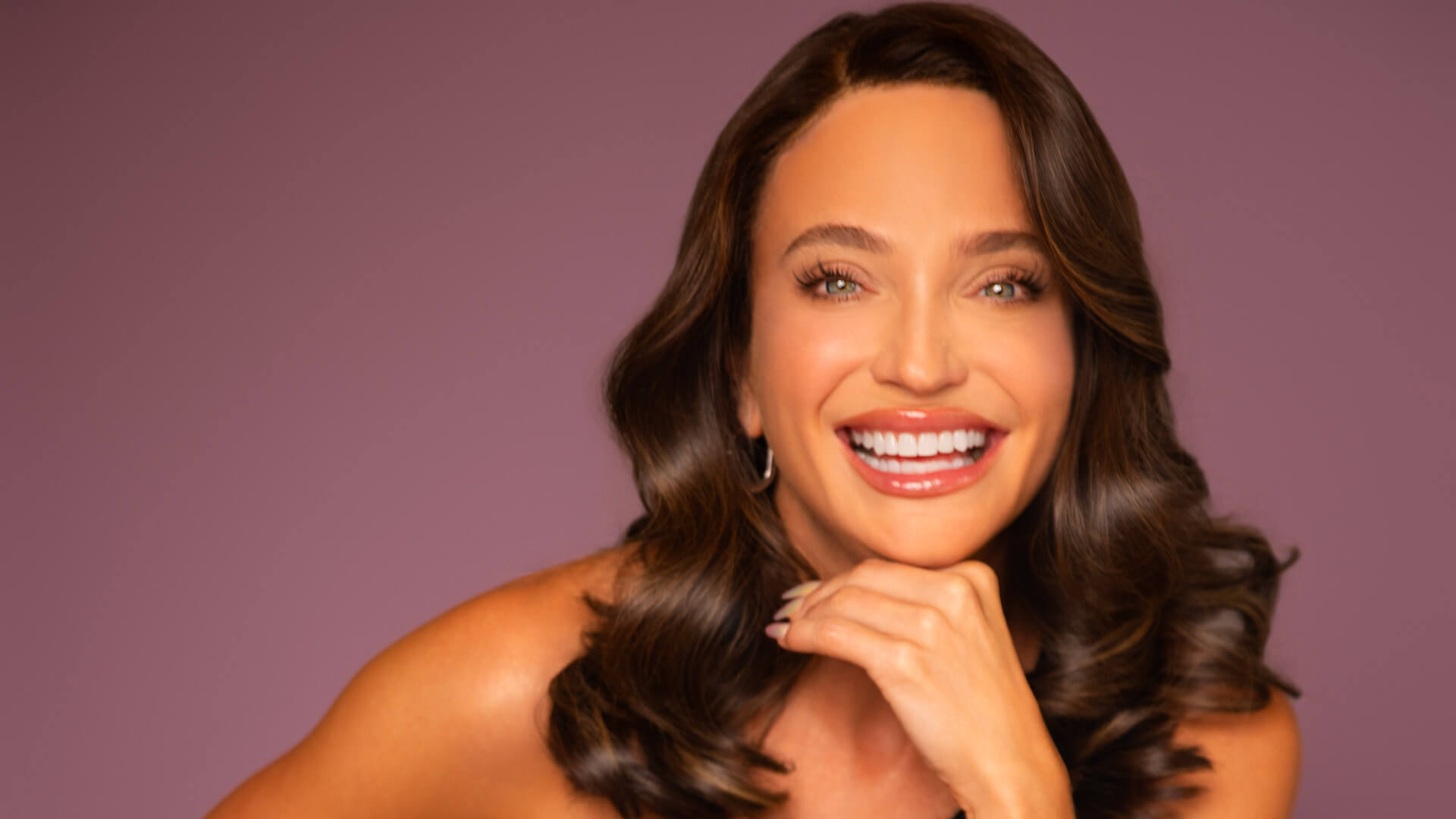 Entrevistamos a la cantante CARA.