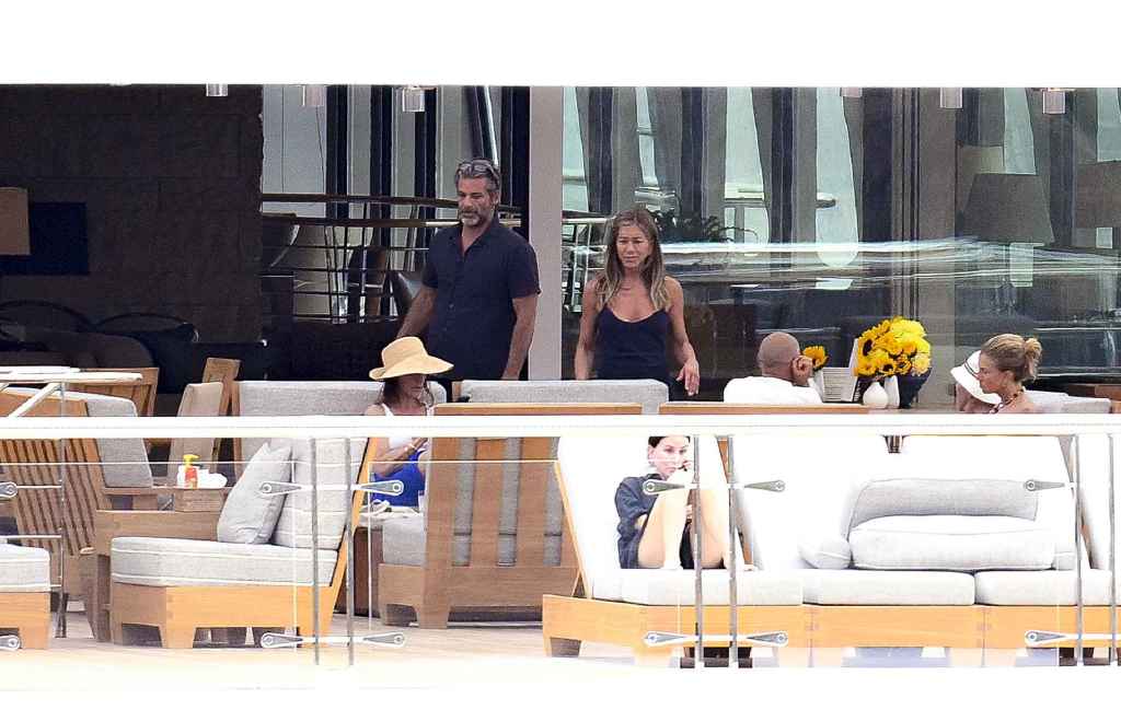 Jennifer Aniston y Jim Curtis de vacaciones en Mallorca el pasado mes de julio de 2025