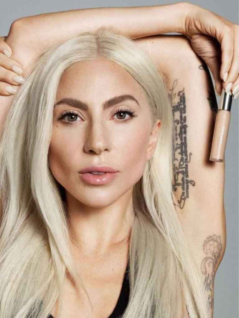 Lady Gaga en una campaña de Haus Labs