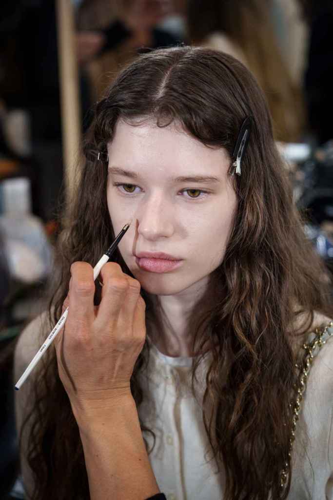 Las sombras de ojos pueden utilizarse como eyeliner si sabemos cómo