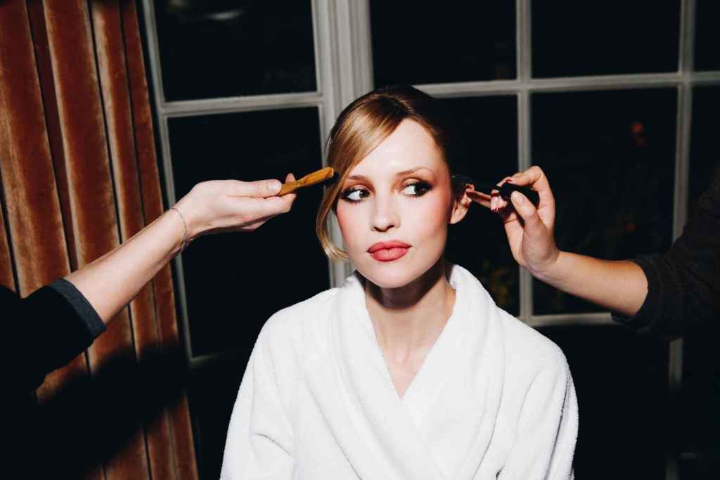 Angelè preparándose para el desfile de Chanel en Nueva York