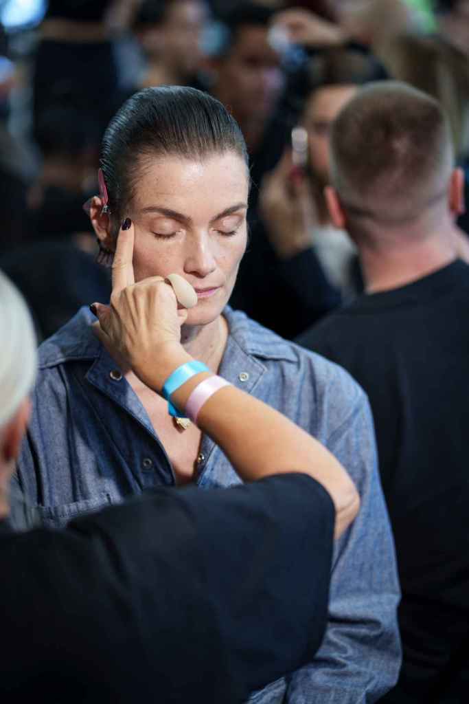 Las sombras de ojos pueden utilizarse como eyeliner si sabemos cómo